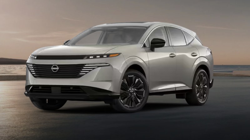 2026 Nissan Murano Platinum in pearl finish with full chrome grille and split-spoke dark-machined wheels
